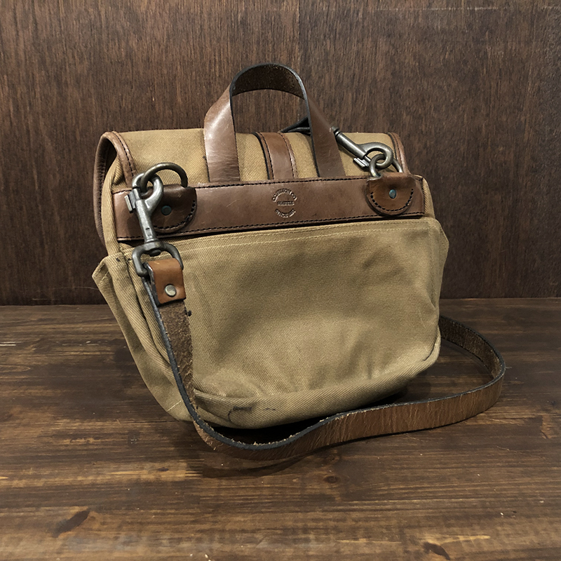 Filson Small Field Shoulder Bag Tan | OLDS