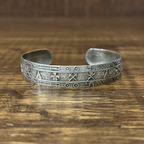 Native American Navajo Whirling Log Thunderbird Arrow Silver Cuff Bracelet Bangle 15.4cm + 2.3cm ビンテージ ネイティブ アメリカン ナバホ シルバー スワスティカ サンダーバード アロー アックス バングル カフブレスレット エクセレントコンディション
