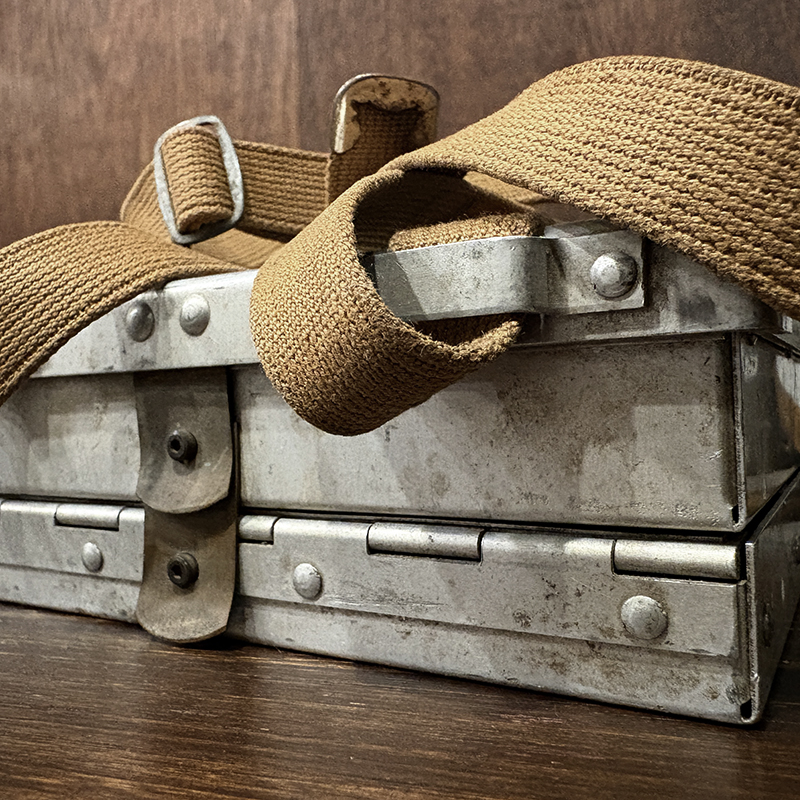 Fye Box Early Richardson Model Vintage Chest Fly Box