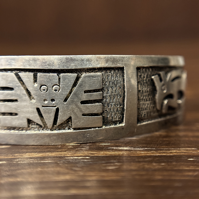 Vintage Ecuador 900 Coin Silver Tribal Bacred Beast Emboss Cuff bracelet Bangle