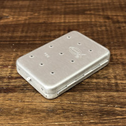 Perrine #66 Small Size Spring Hold Type Fly Box Aluminum Satin Finish Mint パーリン アルミニウム フライボックス シルバー コンパクトサイズ スプリング フックホールドタイプ アルミサテンフィニッシュ ビンテージ ミントコンディション